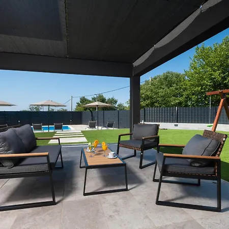 Lux Dujam With A Swimming Pool Near Zadar Villa Suhovare