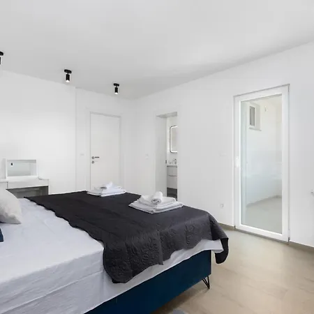 Lux Dujam With A Heated Swimming Pool, Near Zadar * Suhovare