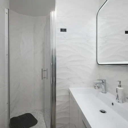 Lux Dujam With A Swimming Pool Near Zadar Suhovare