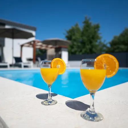 Lux Dujam With A Heated Swimming Pool, Near Zadar
