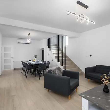 Lux Dujam With A Swimming Pool Near Zadar *