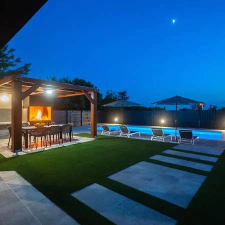 Villa Lux Dujam With A Heated Swimming Pool, Near Zadar Suhovare