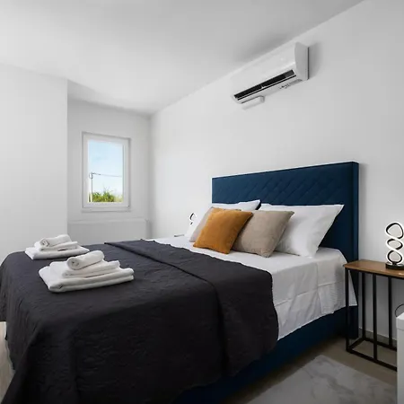 Lux Dujam With A Heated Swimming Pool, Near Zadar Villa
