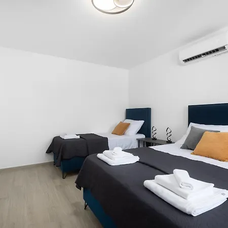 Lux Dujam With A Swimming Pool Near Zadar * Suhovare