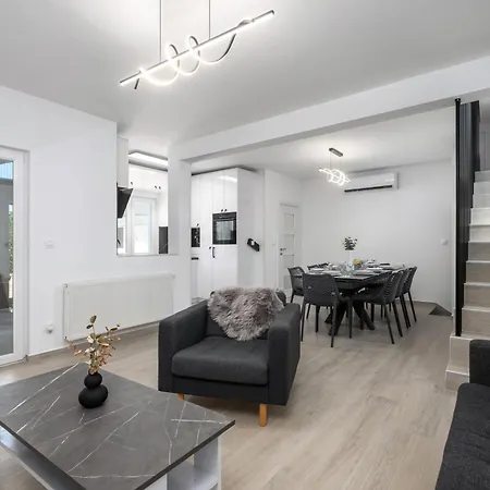 Lux Dujam With A Swimming Pool Near Zadar Villa