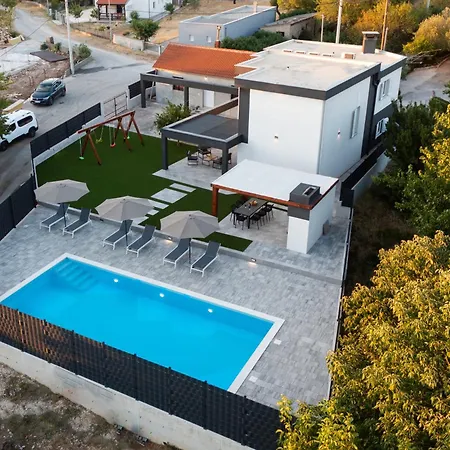 Lux Dujam With A Heated Swimming Pool, Near Zadar Suhovare