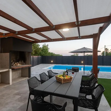 Lux Dujam With A Heated Swimming Pool, Near Zadar Suhovare