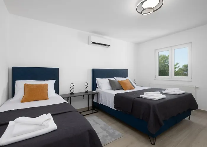 Lux Dujam With A Swimming Pool Near Zadar * Suhovare