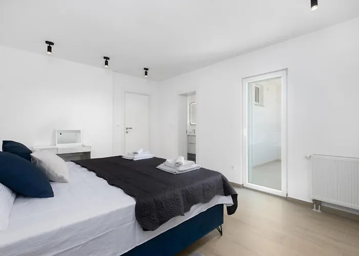 Lux Dujam With A Swimming Pool Near Zadar * Suhovare