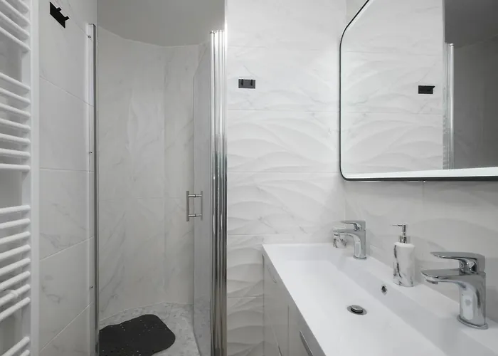 Lux Dujam With A Swimming Pool Near Zadar Suhovare