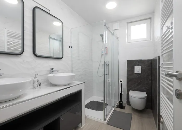 Vila Lux Dujam With A Swimming Pool Near Zadar