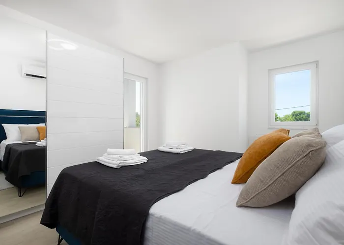 Lux Dujam With A Swimming Pool Near Zadar Vila *