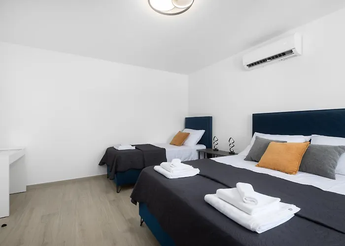 Lux Dujam With A Swimming Pool Near Zadar * Suhovare