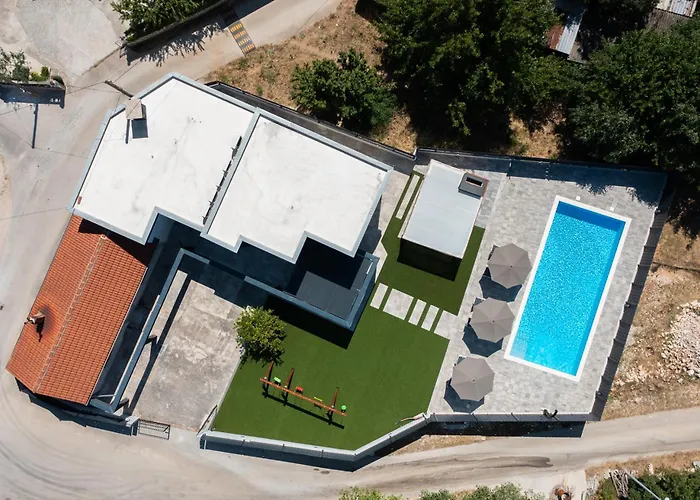 Lux Dujam With A Swimming Pool Near Zadar Vila *