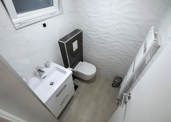 Lux Dujam With A Swimming Pool Near Zadar Vila Suhovare