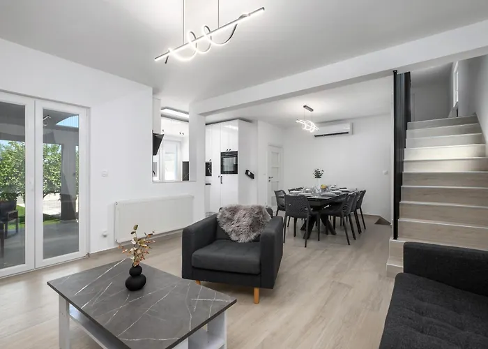 Lux Dujam With A Swimming Pool Near Zadar Vila