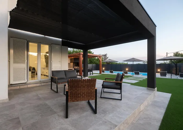 Vila Lux Dujam With A Swimming Pool Near Zadar
